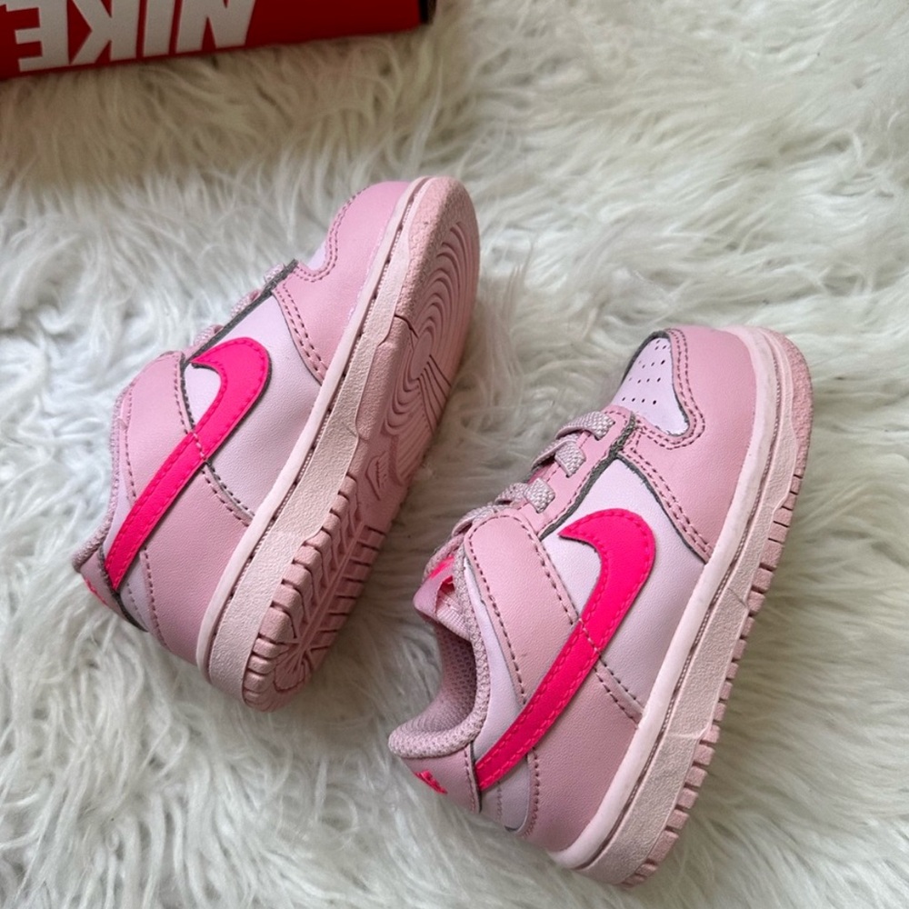 Nike triple pink dunks 5c